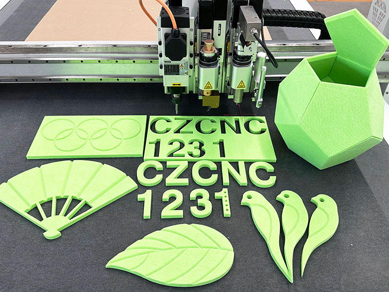 Како ради машина за сечење акустичних панела од ПЕТ филца