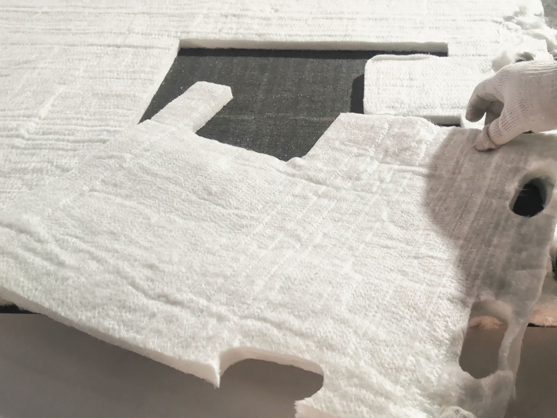 دستگاه برش پتوی نمدی عایق ایروژل CNC 