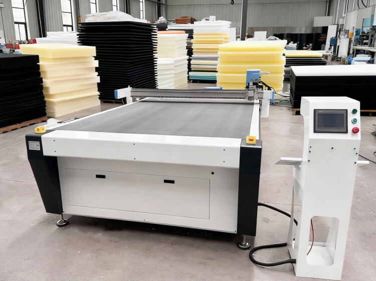 Metodi e attrezzature per il taglio della schiuma: vantaggi e svantaggi