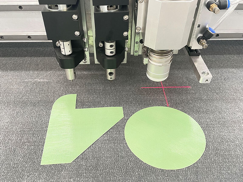 Mesin Pemotong CNC Bahan Komposit Prepregs