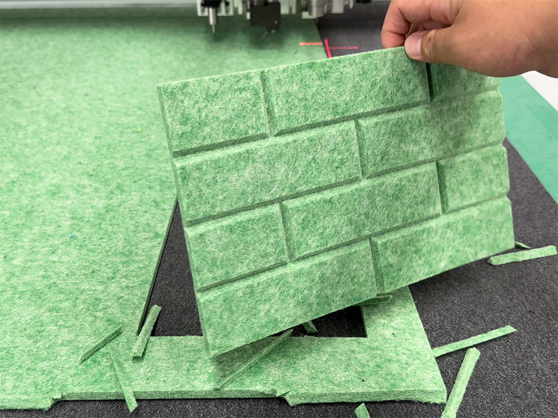 Si ndihej makina CNC prerja dhe brazda e fibrave poliest&euml;r PET