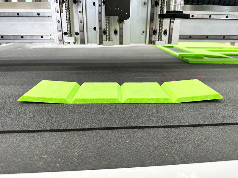 เครื่องตัดและเซาะร่องแผงอะคูสติก PET Felt อุตสาหกรรม